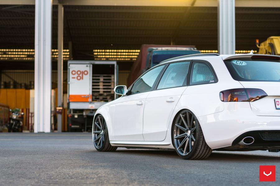 Детали экстерьера Audi A4 Avant on Vossen Wheels (VFS10) 2017 года  (фото 21 из 23)